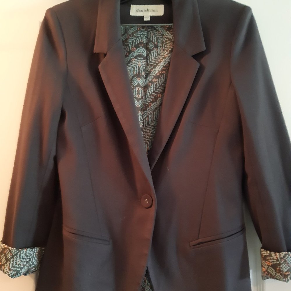 Casual blazer with fun lining